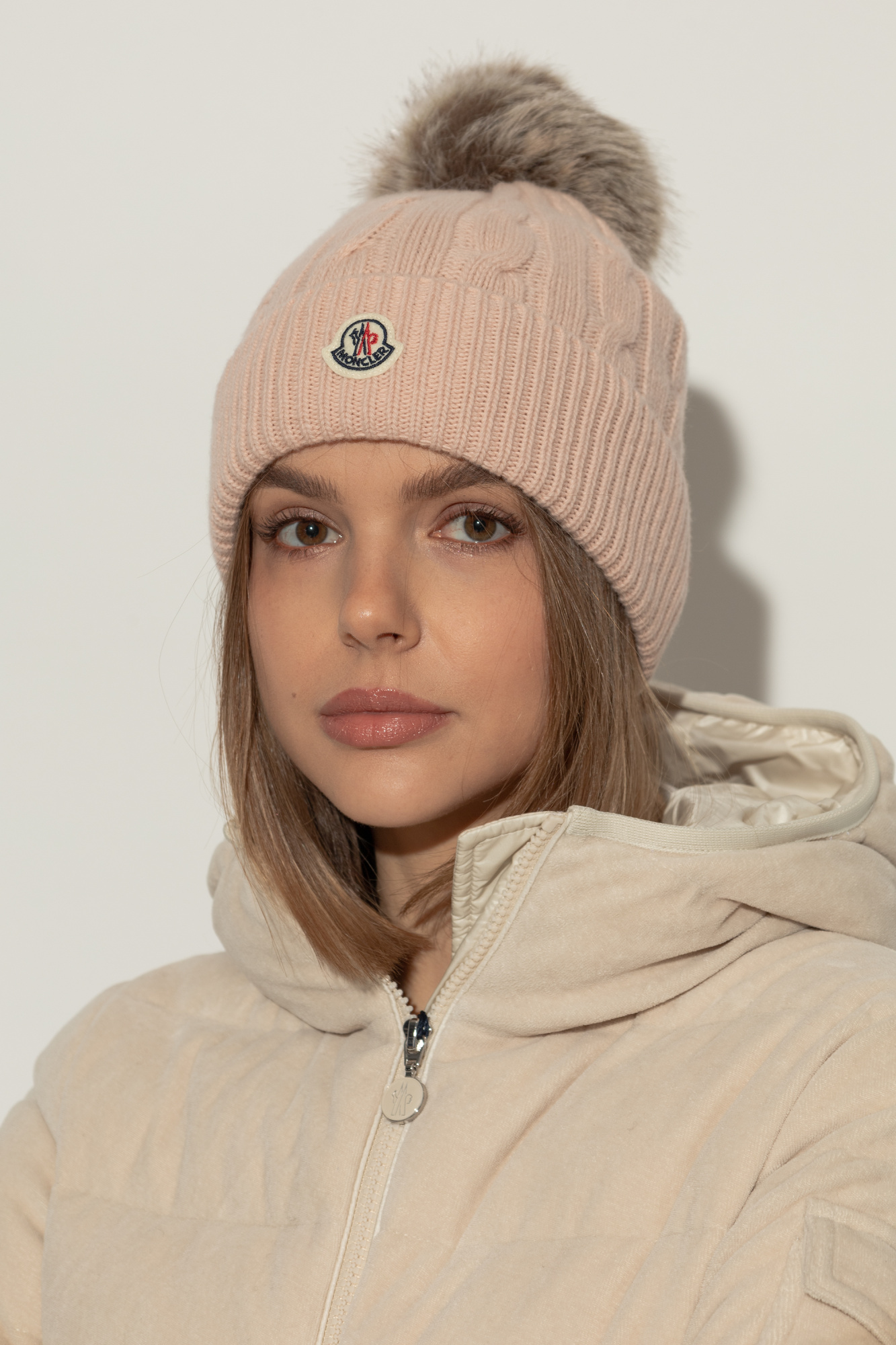 関税送料込み- MONCLER ニットビーニーBEANIE WITH POMPOM 0400021820832_LIGHTPINK?wid=
